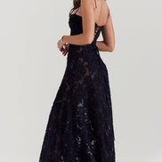 Dame maxikjole med blomsterprint, justerbare stropper og åben ryg – sommerkjole til hverdag og lejligheder – Florenza