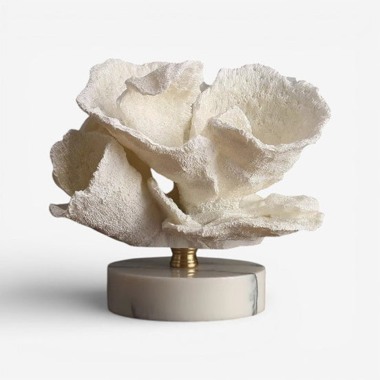 Sorvella dekorativ skulptur i resin – figur med rund base til bord eller hylde
