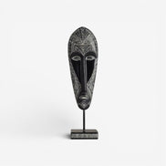 Visora ansigtsskulptur i resin – figur med base til bord eller hylde