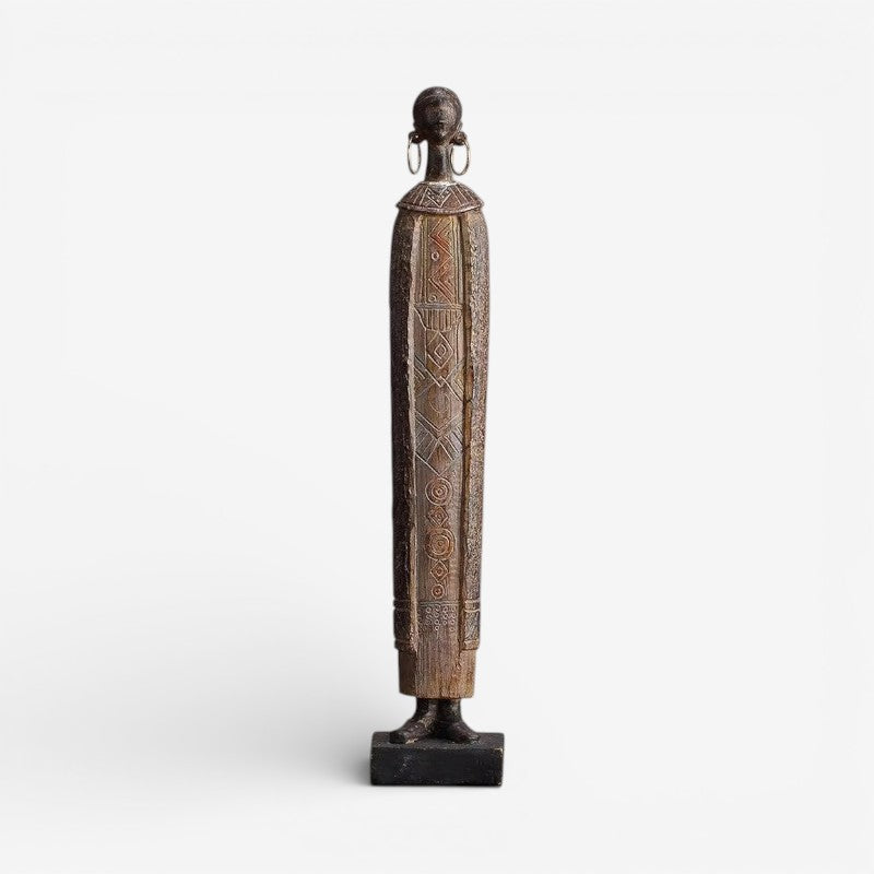 Velora kvindestatue i resin – dekorativ figur til bord eller hylde