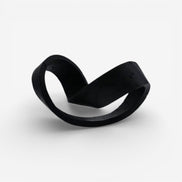 Orvena ringornament i keramik – dekorativ ringfigur til bord eller hylde