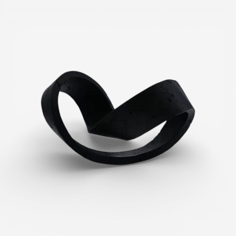 Orvena ringornament i keramik – dekorativ ringfigur til bord eller hylde