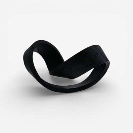 Orvena ringornament i keramik – dekorativ ringfigur til bord eller hylde