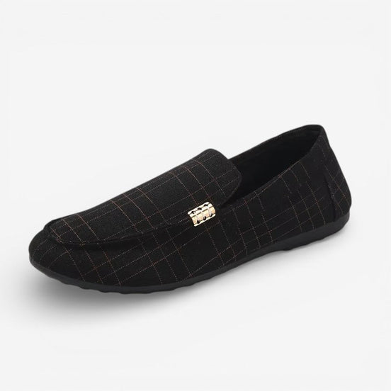 Calvero mokasíny s okrúhlou špičkou a slip-on dizajnom