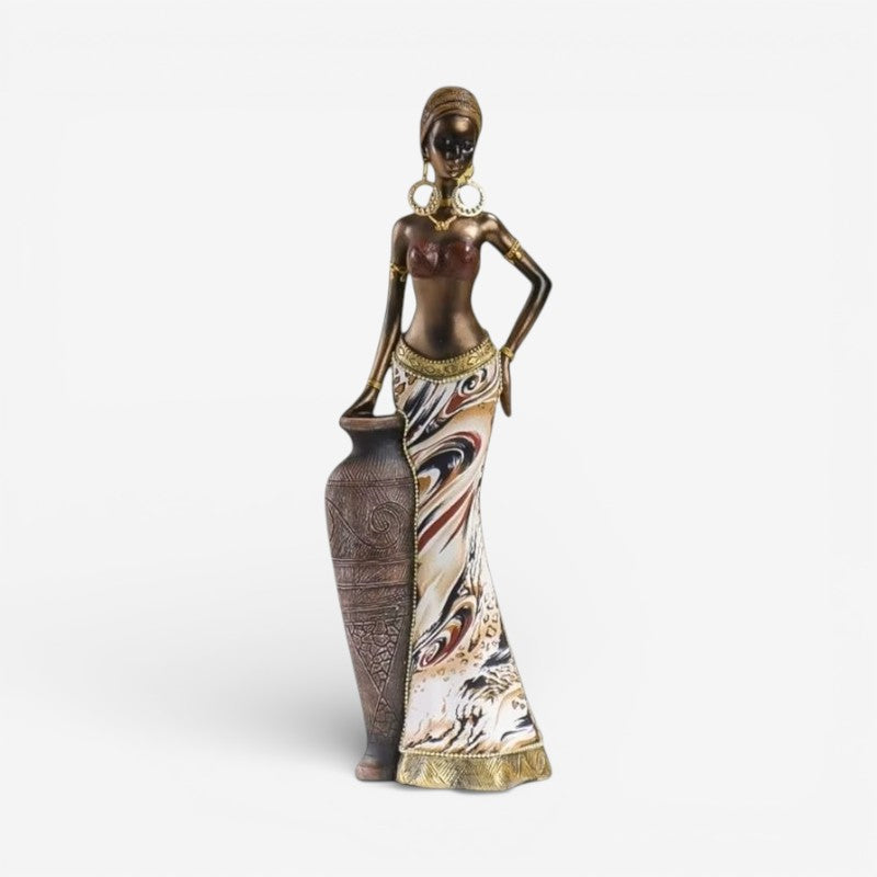 Silvra kvindefigur i resin – dekorativ skulptur til bord eller hylde