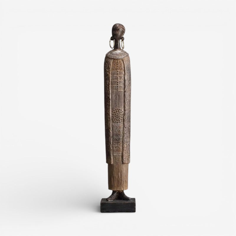 Velora kvindestatue i resin – dekorativ figur til bord eller hylde
