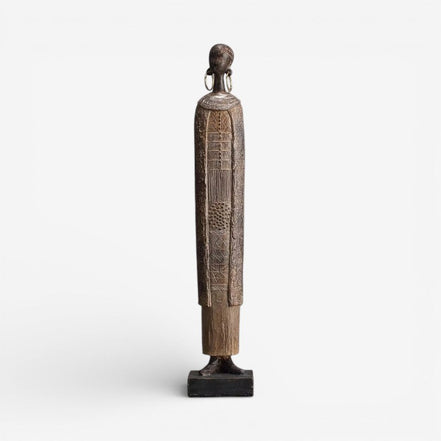 Velora kvindestatue i resin – dekorativ figur til bord eller hylde