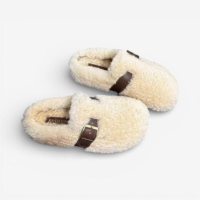 Elvane flade slippers med spænde og rund tå