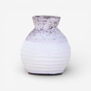 Varena mini blomstervase i resin – lille vase til bord eller hylde
