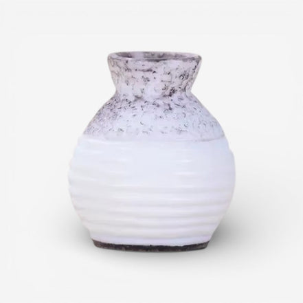 Varena mini blomstervase i resin – lille vase til bord eller hylde