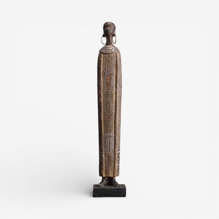 Velora kvindestatue i resin – dekorativ figur til bord eller hylde