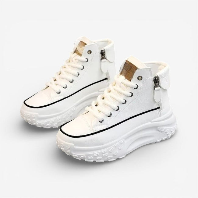 Selina sneaker med rund tå og snørelukning