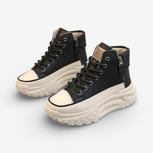 Selina sneaker med rund tå og snørelukning