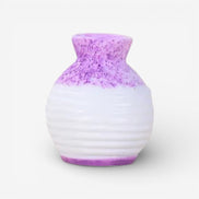 Varena mini blomstervase i resin – lille vase til bord eller hylde