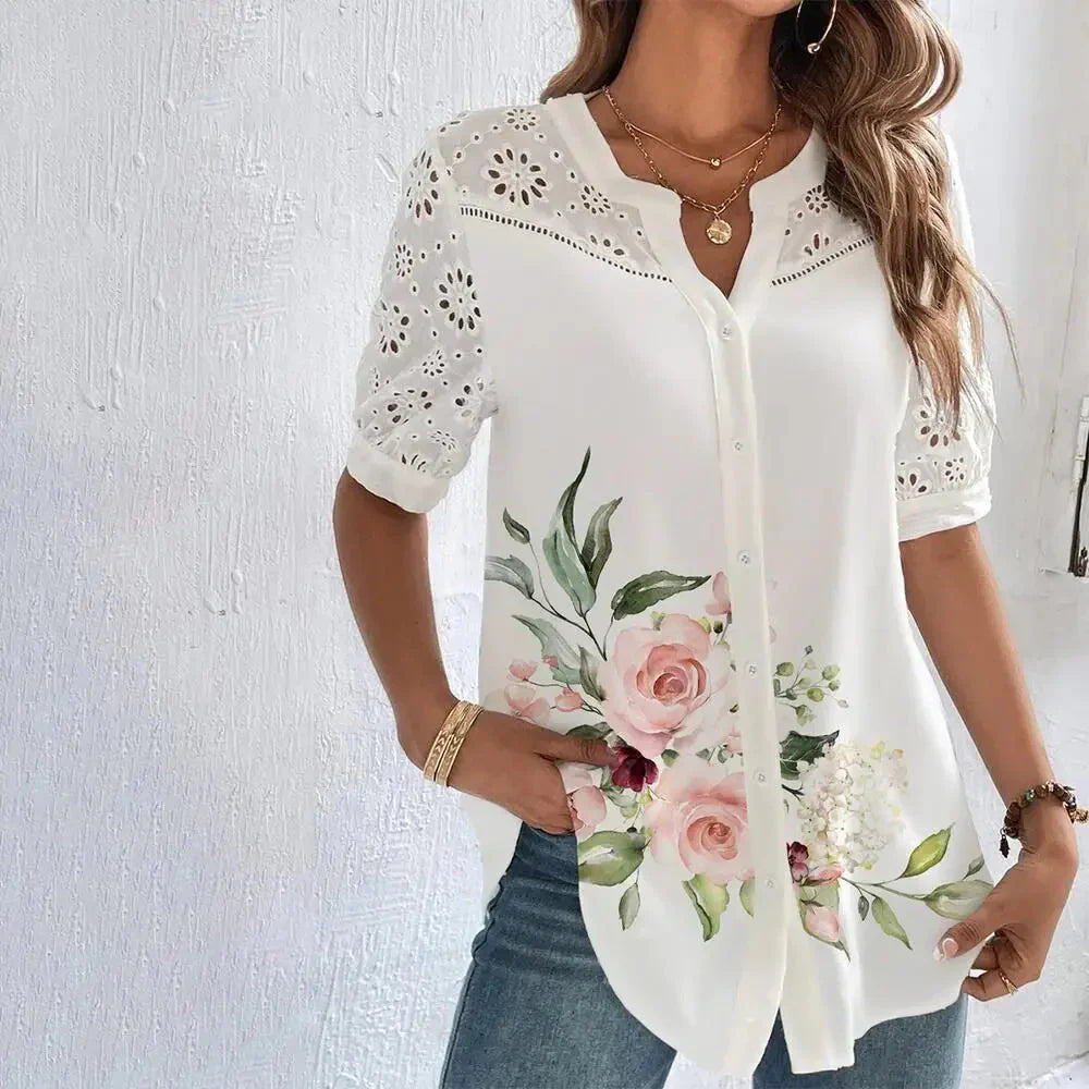 Elviana bluse med blomstermønster og knaplukning